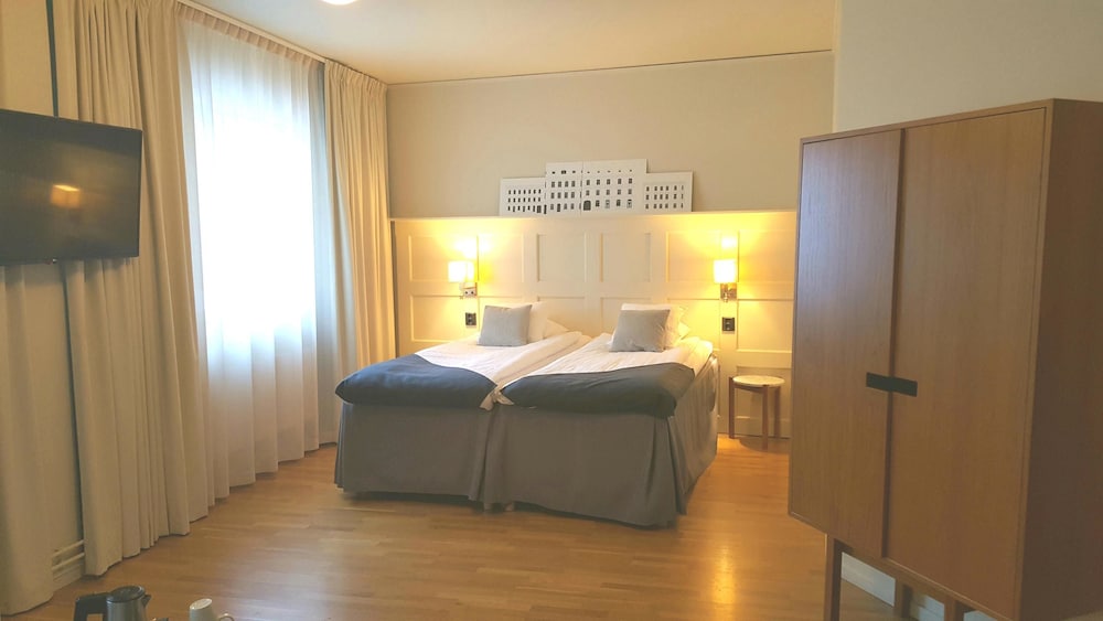 Family Room, 2 Twin Beds, Non Smoking - Photo 7