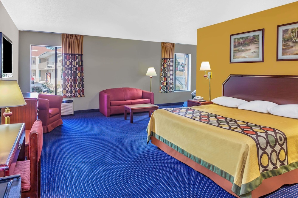 Room, 1 King Bed, Smoking, Hot Tub