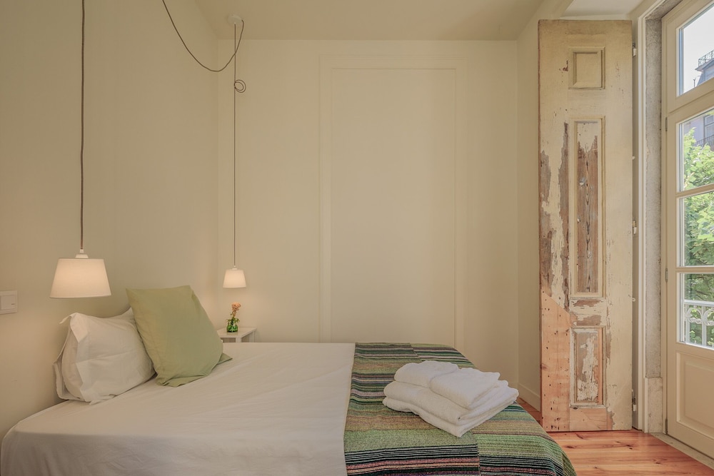 The Garden Apartment (2B) photo 3