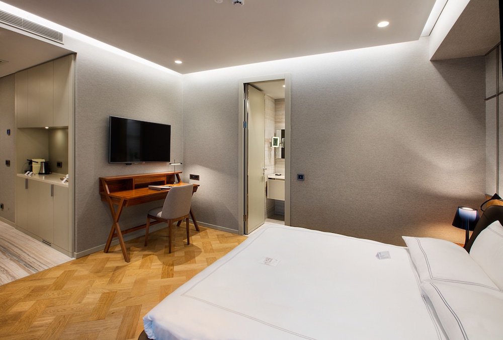 Suite, Corner photo 2