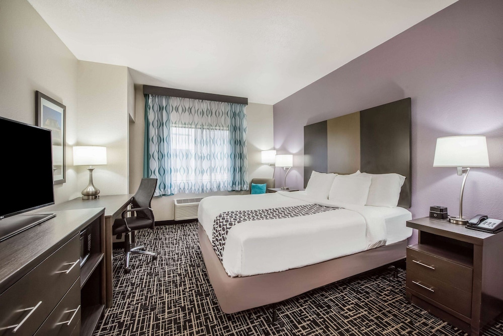 Room, 1 King Bed, Accessible, Non Smoking (Mobility/Hearing Impaired Accessible) - Photo 1