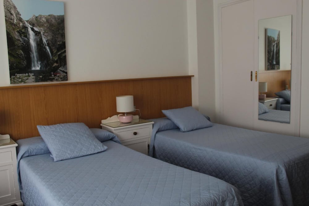 Dormitorio compartido, Dormitorio mixto, Baño compartido (1 cama en una habitación compartida de 3 camasxxxx)