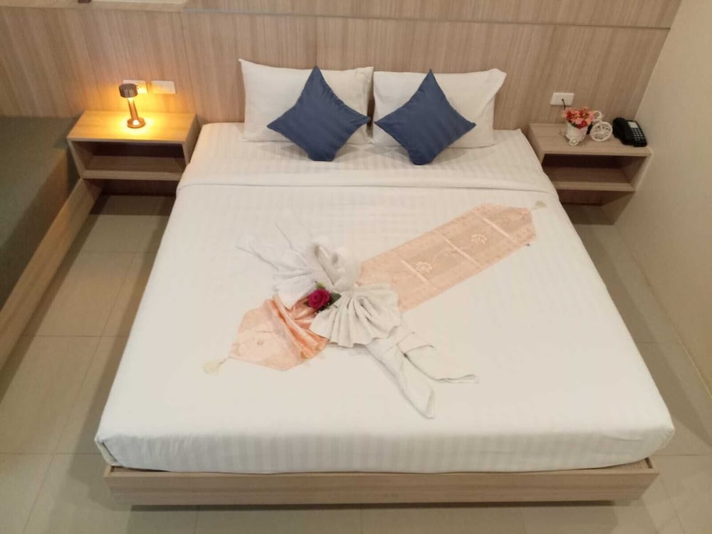 Deluxe Double Room - Photo 11