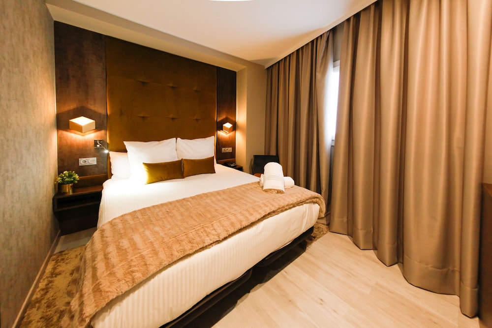 Double Room, 1 Queen Bed