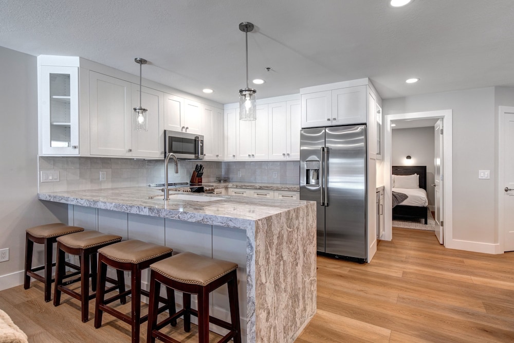 Condo, 2 Bedrooms
