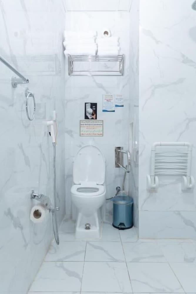 Twin Room - Photo 10
