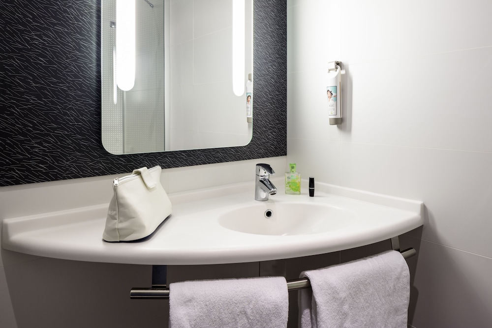 Standard Double Room, Multiple Beds - Photo 2