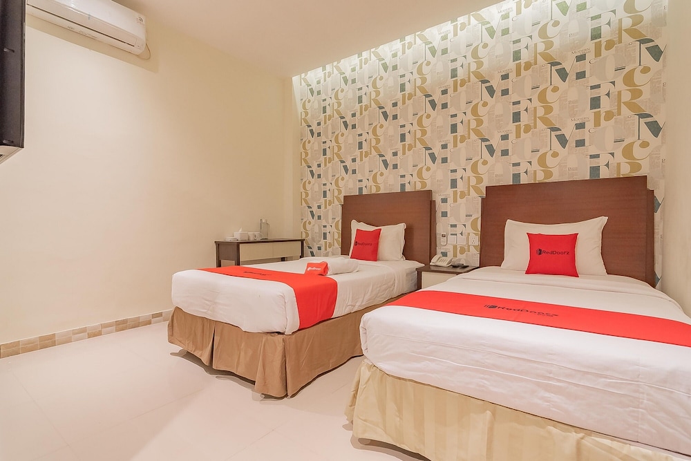 Twin Room (Reddoorz) - Photo 7