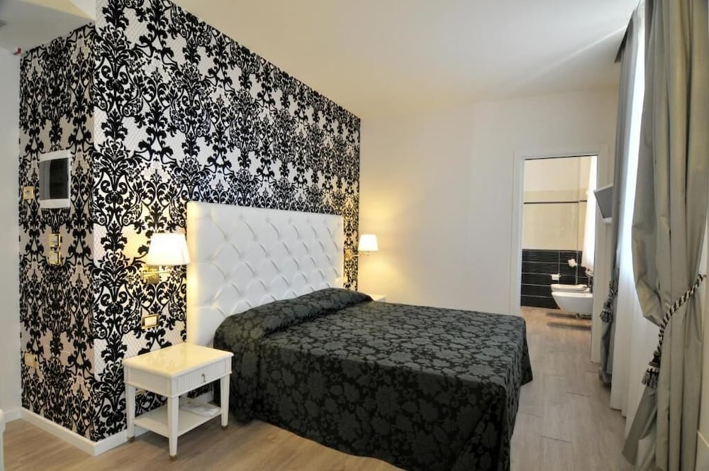 Deluxe Double or Twin Room photo 1