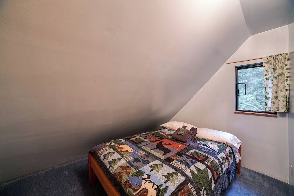Cabin (3 Bedrooms) photo 2
