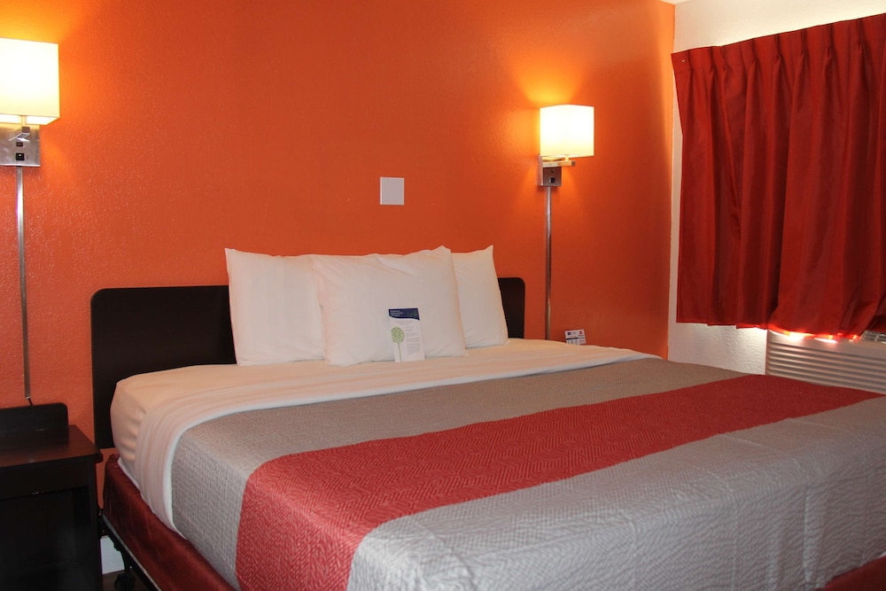 Standard Room, 1 King Bed, Non Smoking - Photo 2