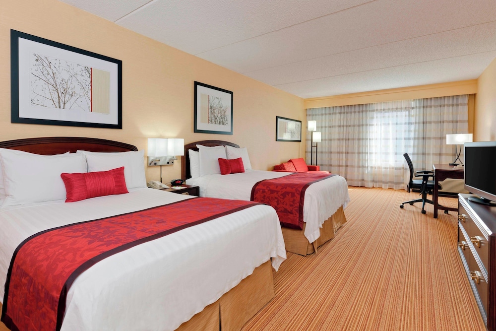 Room, 2 Double Beds (Mobility/Hearing Access, Roll-In Shwr) photo 2