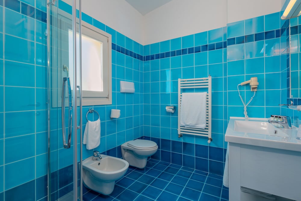 Deluxe Double Room, Sea View, Beachfront (The Pelican Villa) - Photo 3