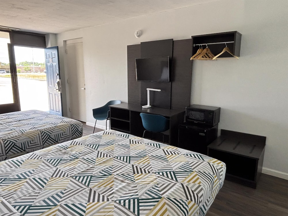 Deluxe Room, 2 Queen Beds, Non Smoking photo 2