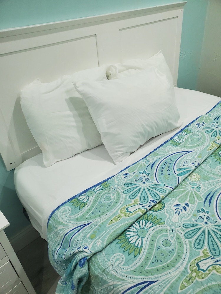 Room, 1 Queen Bed photo 2