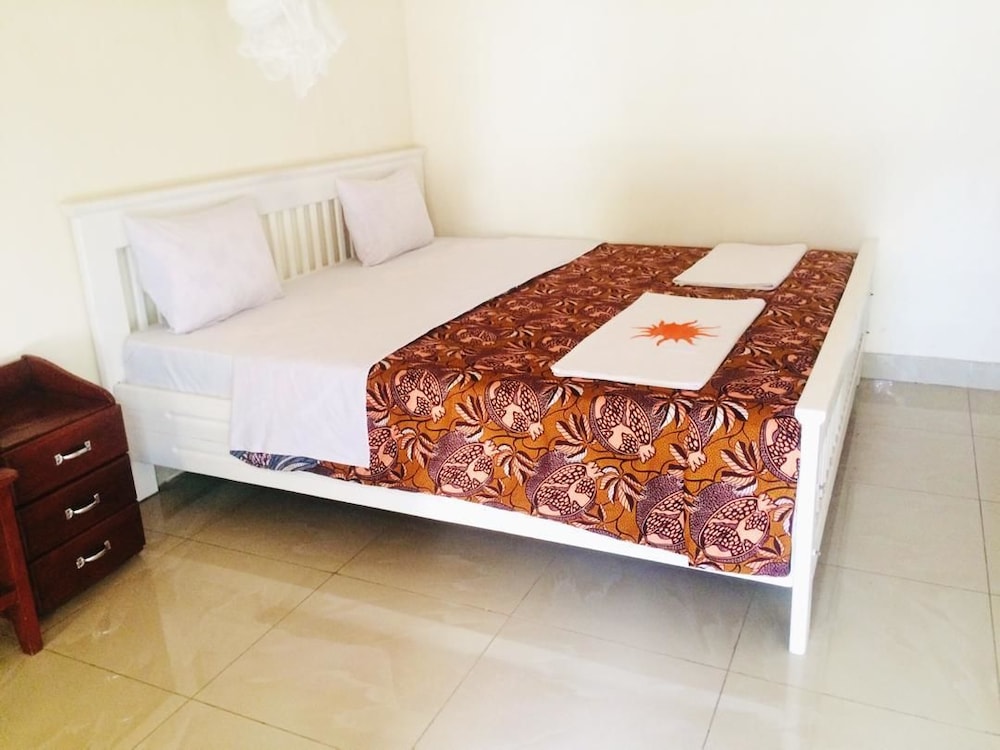 Deluxe Double Room Single Use, 1 Large Twin Bed, Private Bathroom, Garden View photo 1