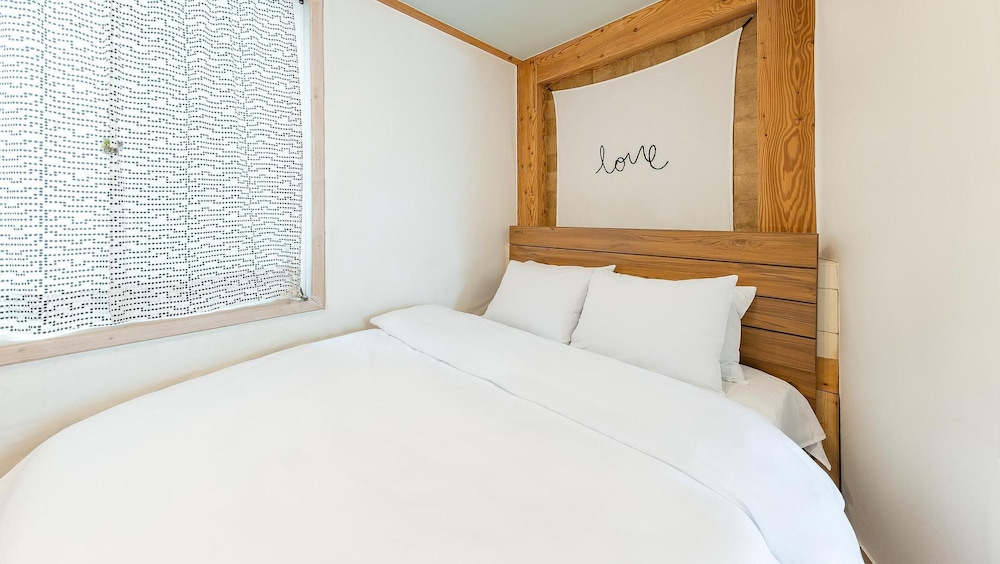 Basic Room, 1 Bedroom (103 (Studio / Pet Friendly)) - Photo 12