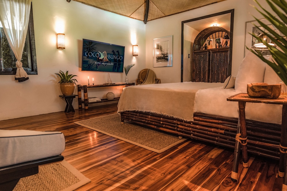 Luxury Bungalow, 1 King Bed, Pool Access, Beachside photo 3