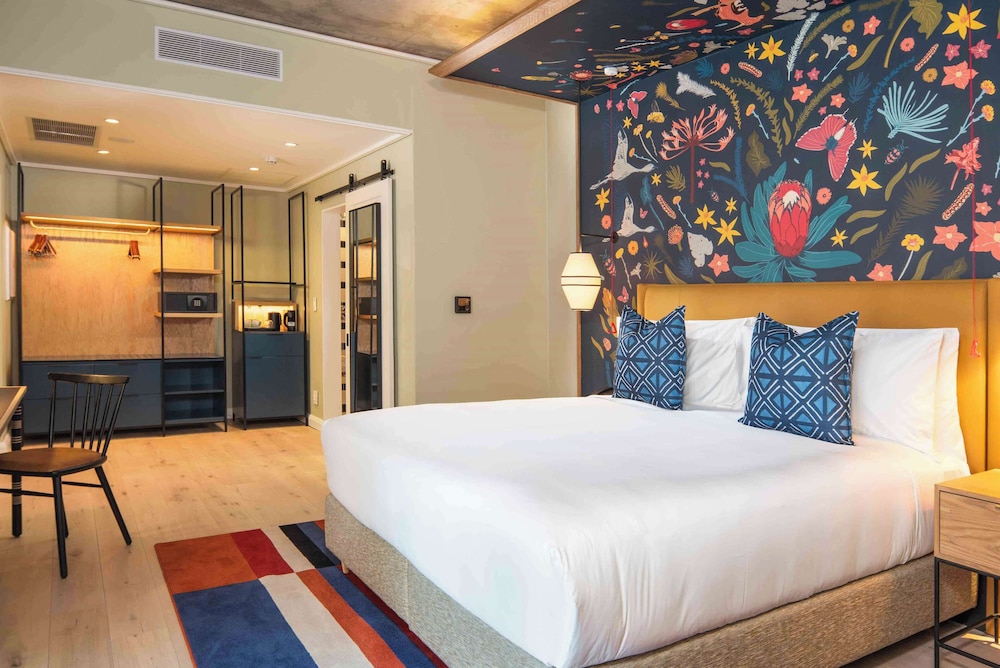 Room, 1 King Bed with Sofa