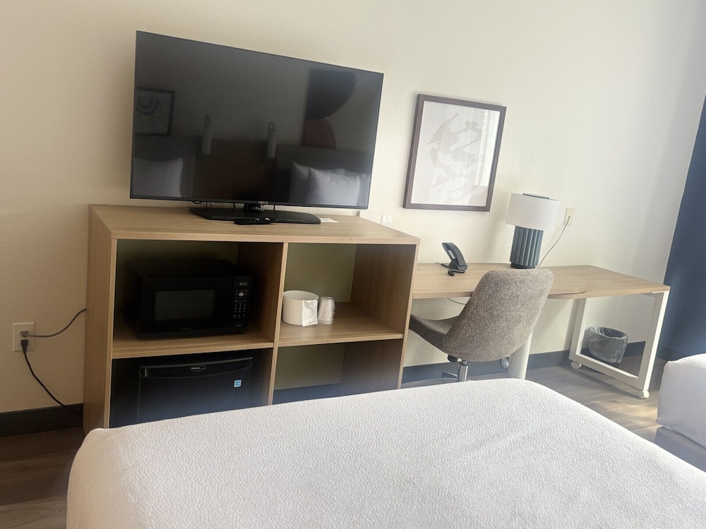 Room, 2 Queen Beds, Accessible (Mobility & Hearing, Roll-in Shower) - Photo 3