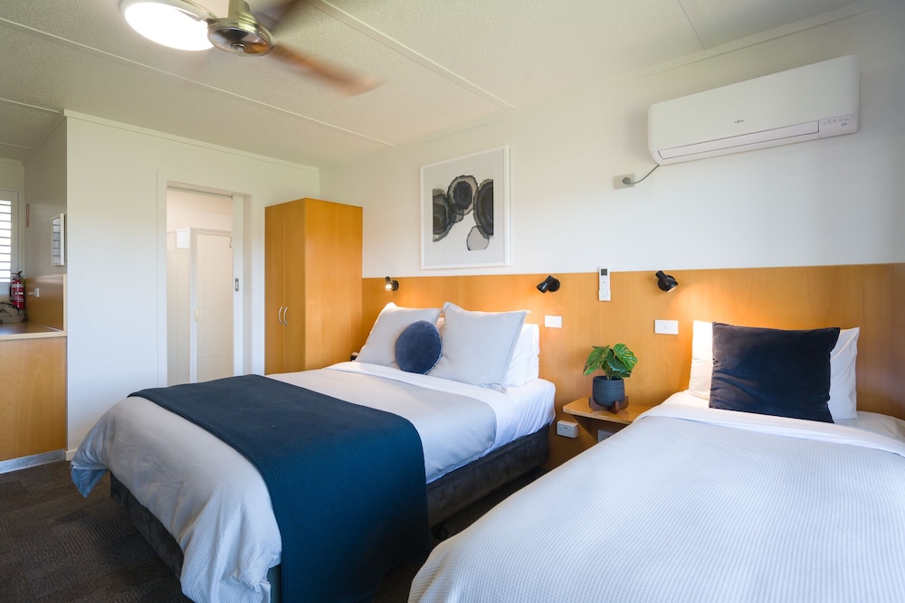 Twin Suite - Ocean View photo 2