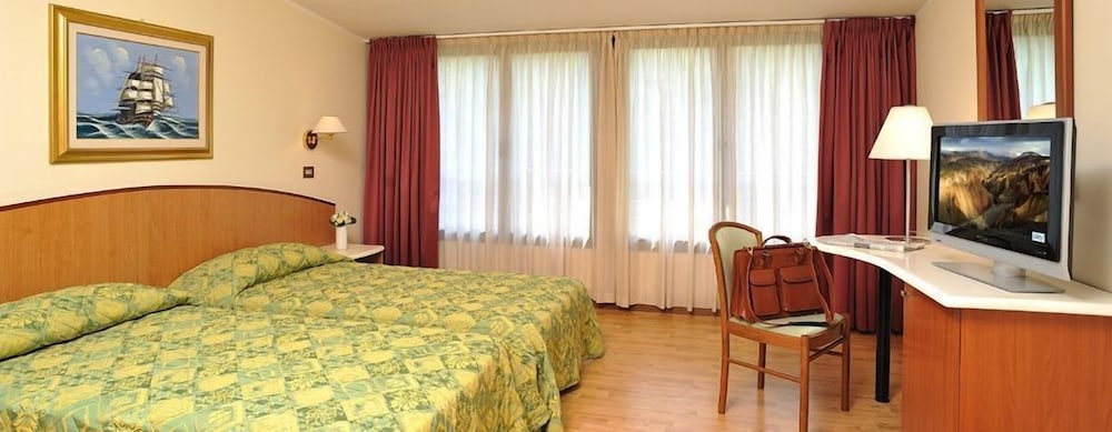Standard Double or Twin Room - Photo 3