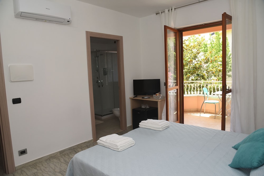 Deluxe Double Room, Garden View photo 3