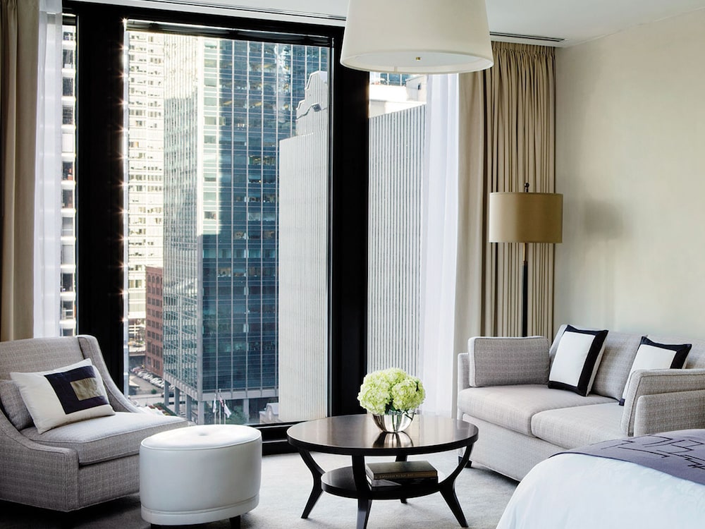 Junior Suite, 1 King Bed (Junior, Accessible)