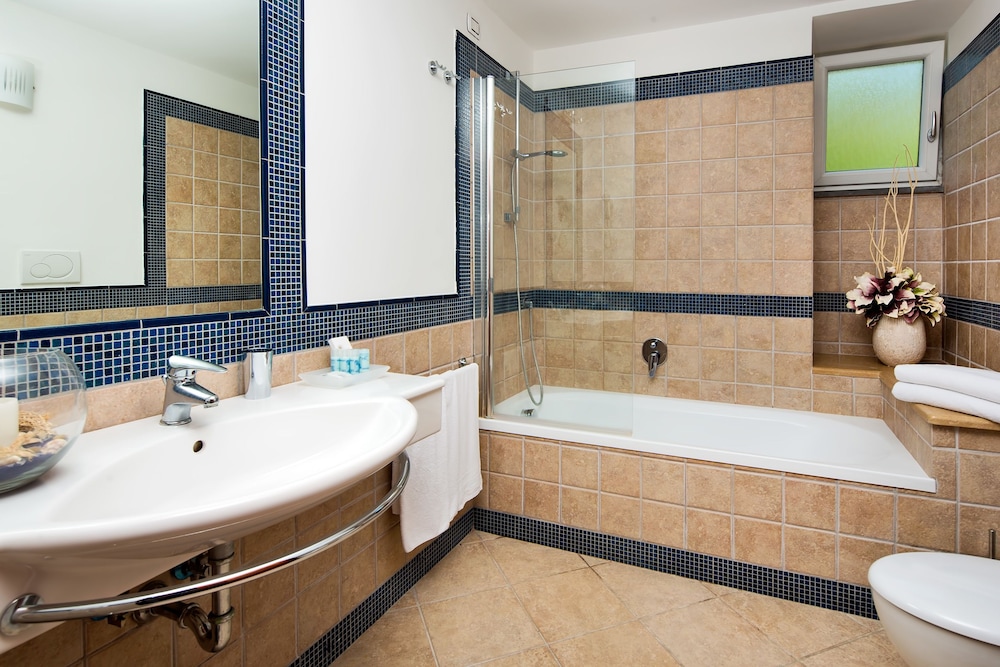 Family Apartment, 1 Bedroom, Partial Sea View - Photo 2