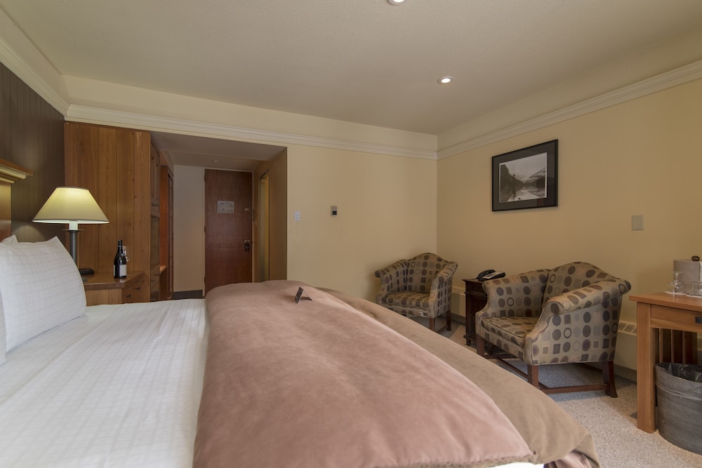 Superior Room, 1 King Bed (Heritage) photo 3