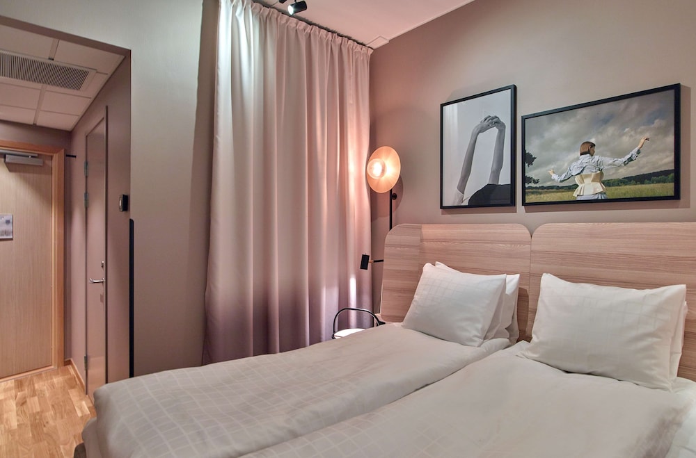Standard Double Room (No Windows) photo 3