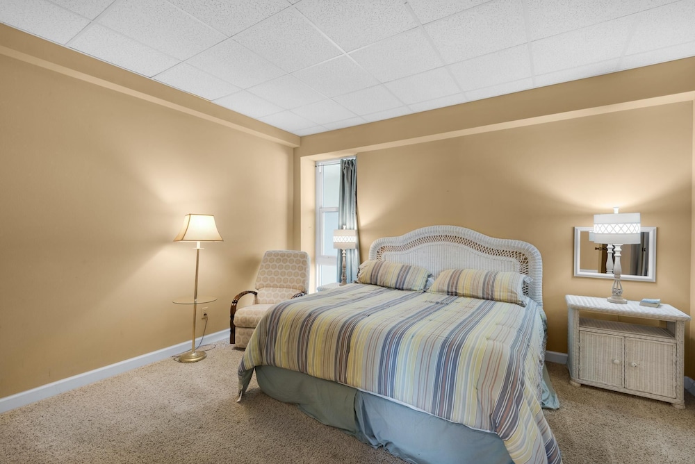 Apartment, Multiple Beds (Sans Souci unit 706) photo 2