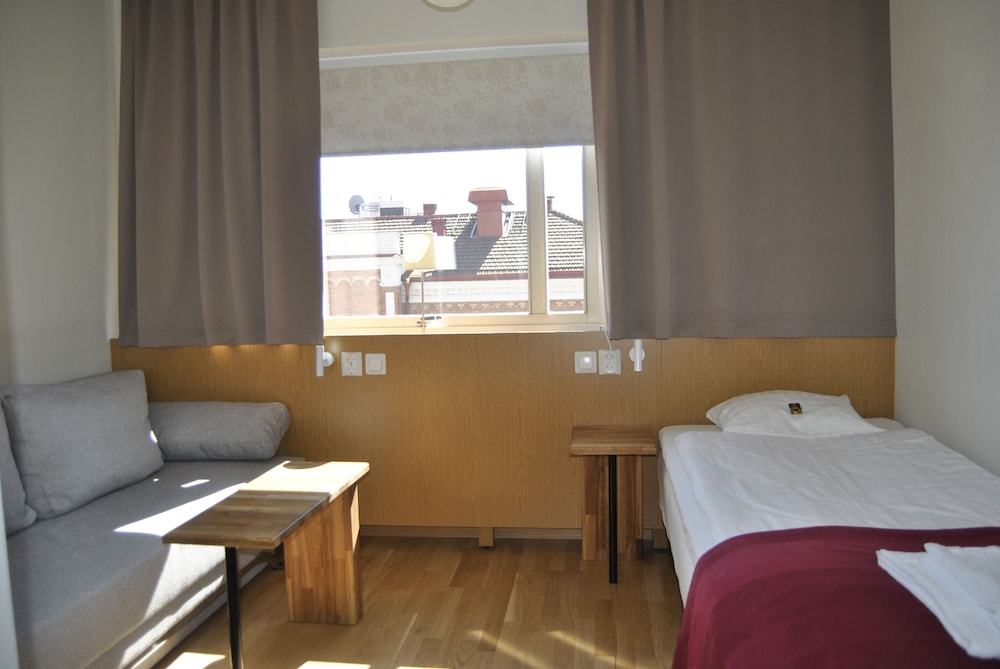 Single Room, Private Bathroom