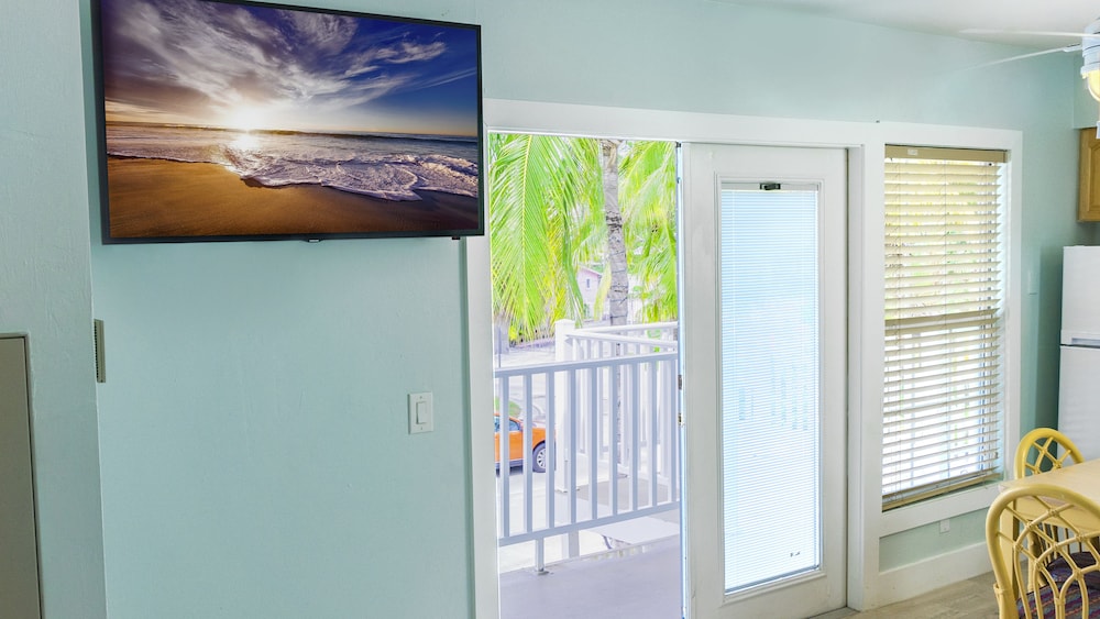 Suite, 1 Bedroom - Photo 7