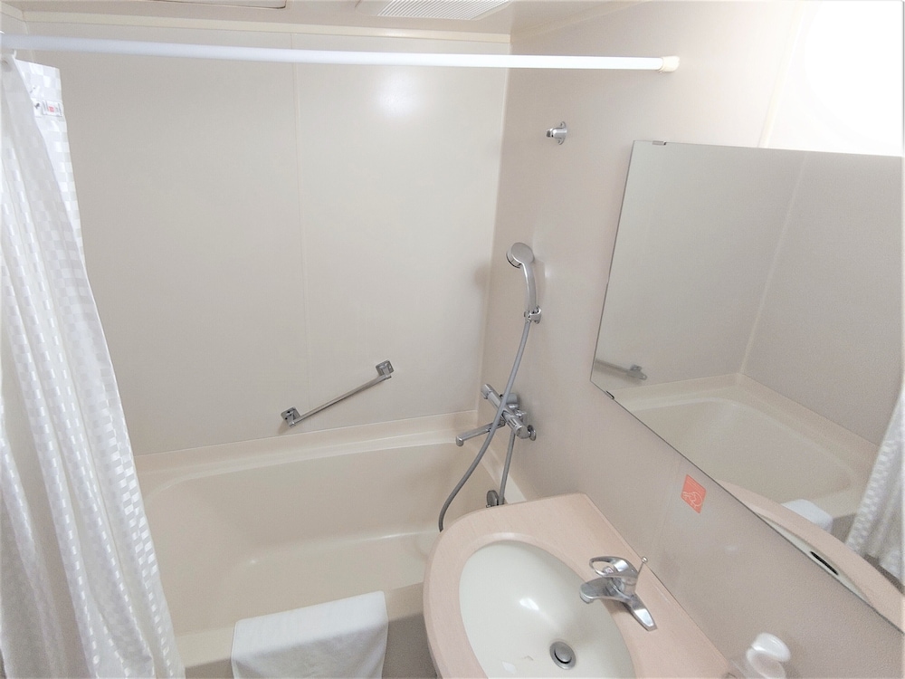 Basic Twin Room, Non Smoking photo 3