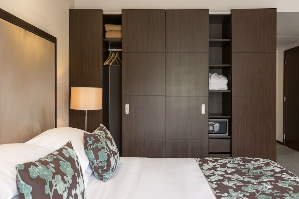 Design Room with Extra Bed