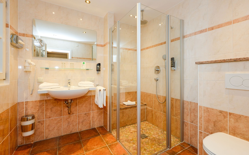 Double Room (B)