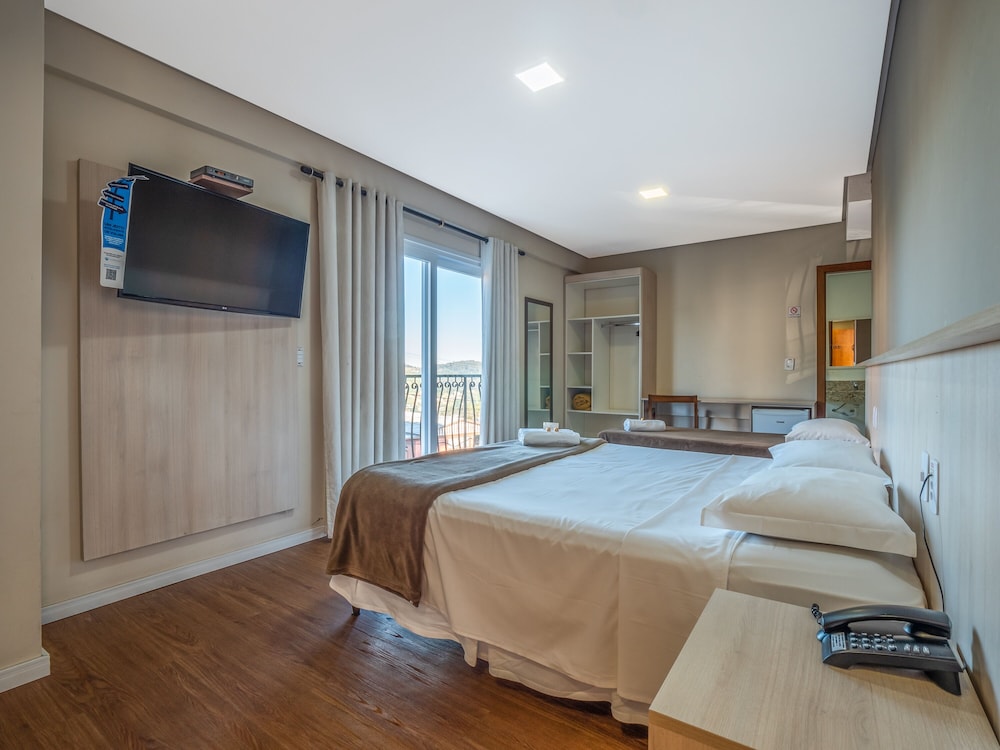 Deluxe Triple Room photo 2