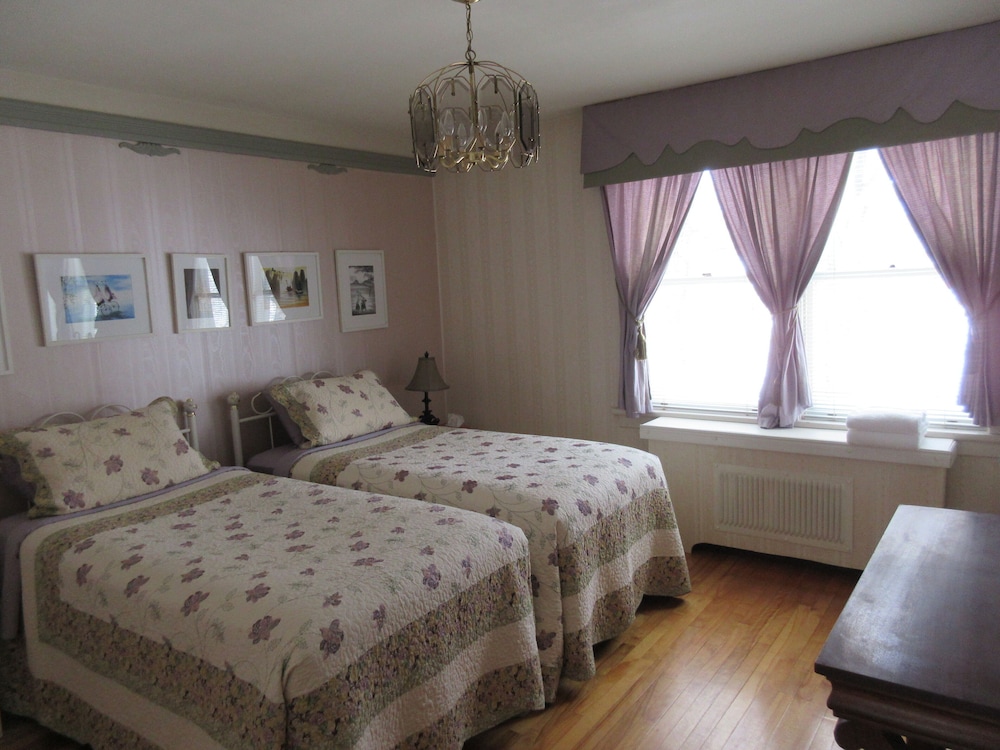 Lilac Room, 2 Single Beds ( park view ) photo 1