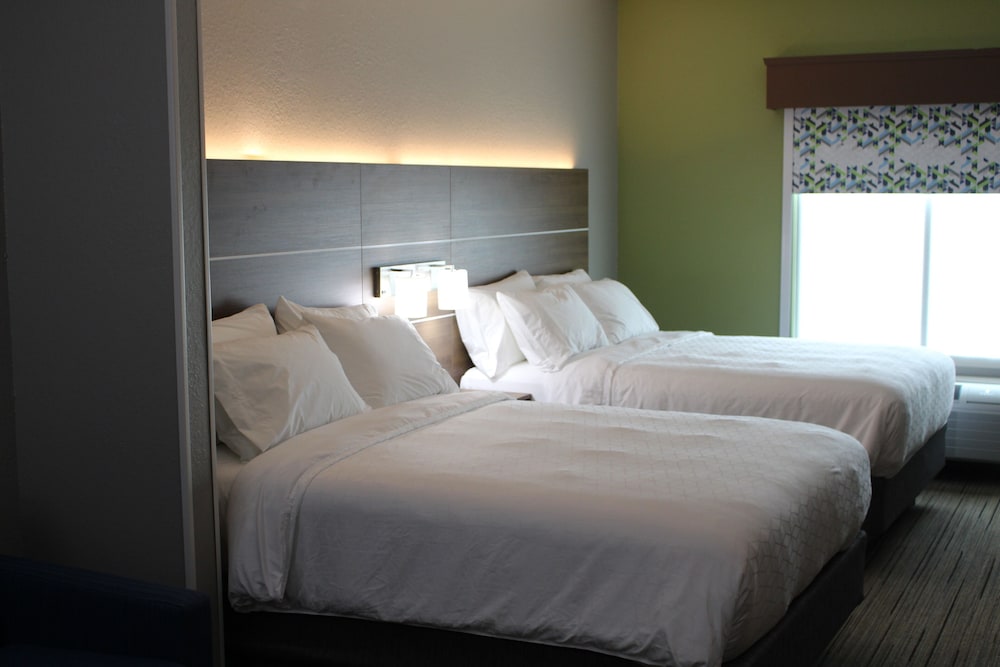 Suite, Multiple Beds - Photo 4