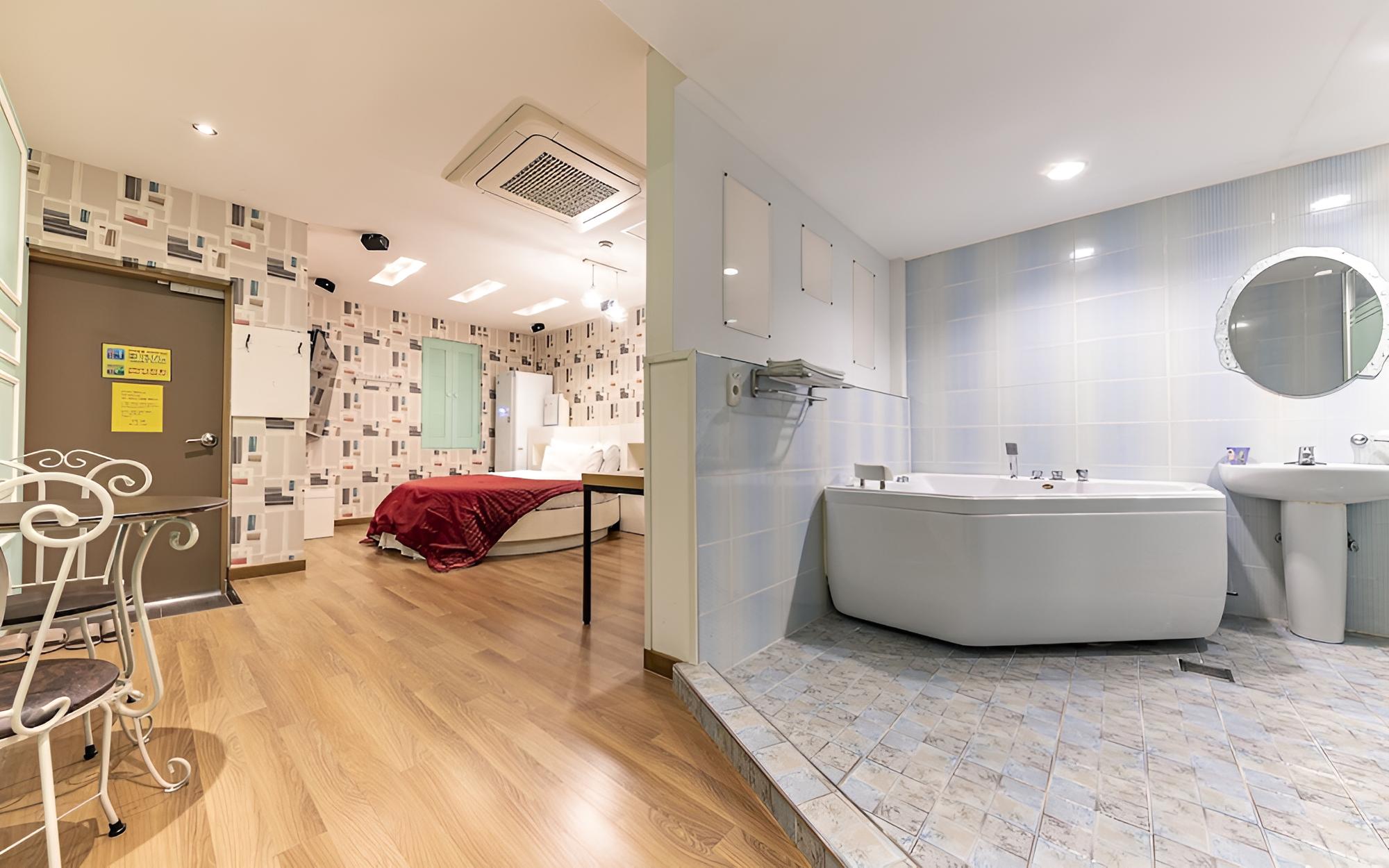 Room (Single floor (with styler microwave b) photo 1