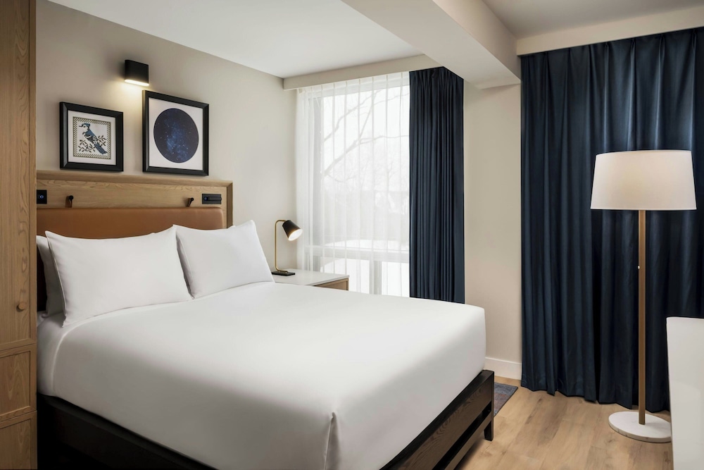 Room, 1 Queen Bed, Courtyard View photo 1
