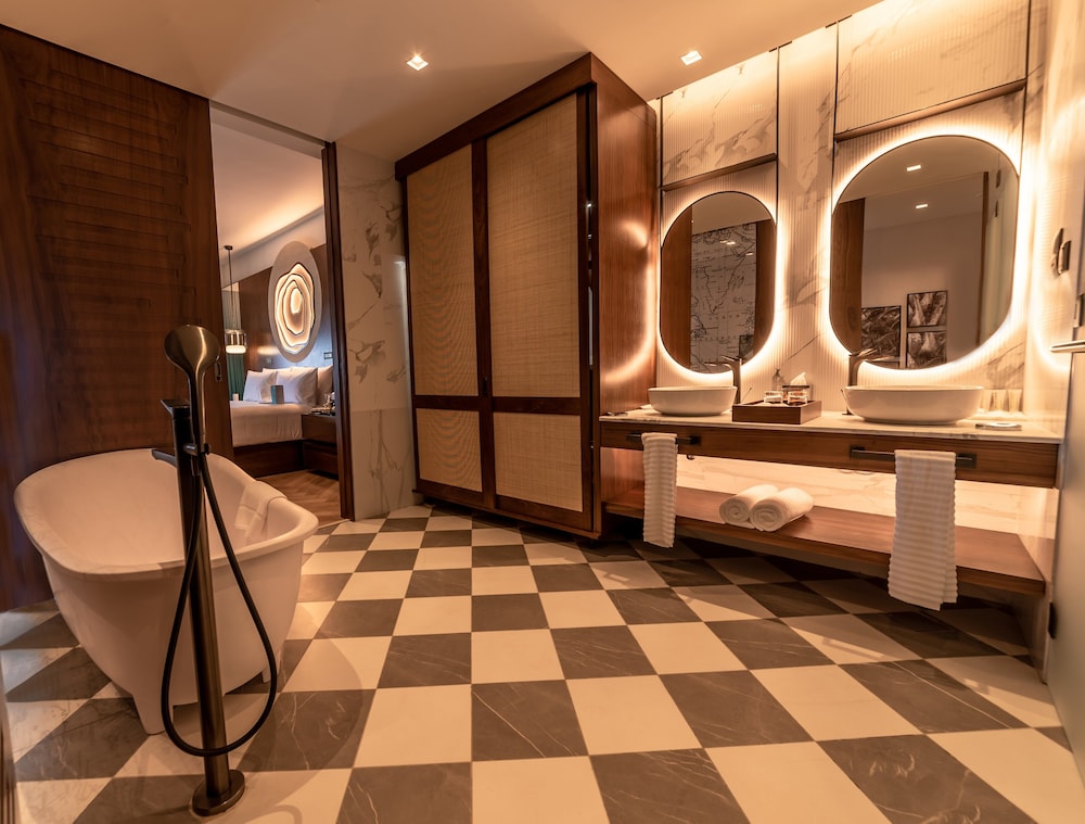 Romantic Suite, 1 King Bed, Ocean View - Photo 9