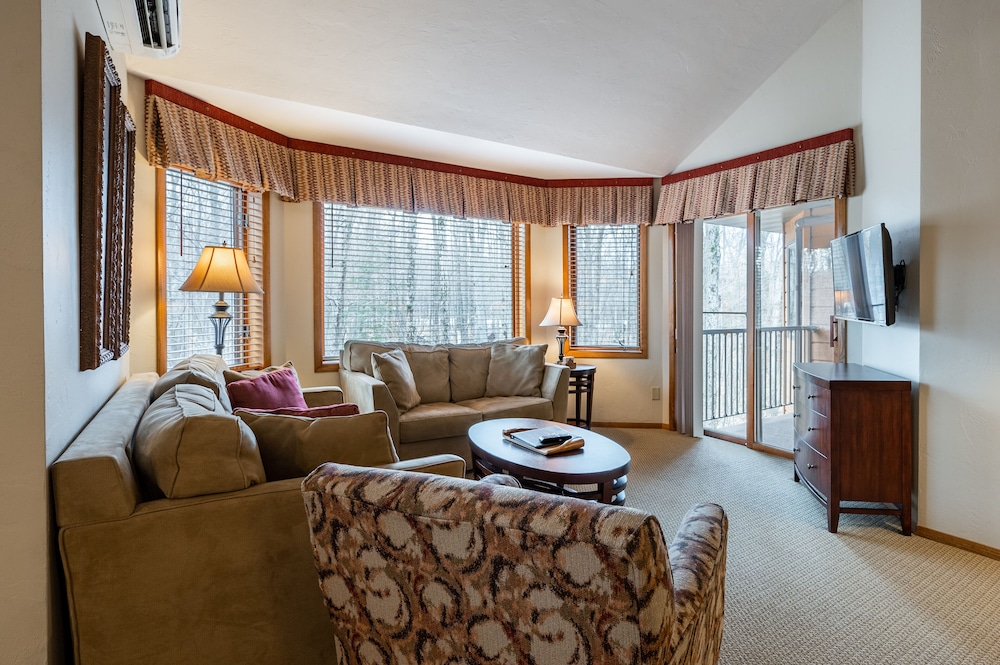 2 Bedroom 2 Bath Lofted Wood View King/Twins photo 1