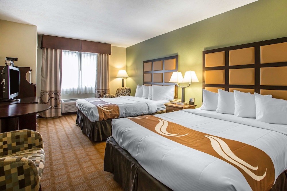 Standard Room, 2 Queen Beds - Photo 4