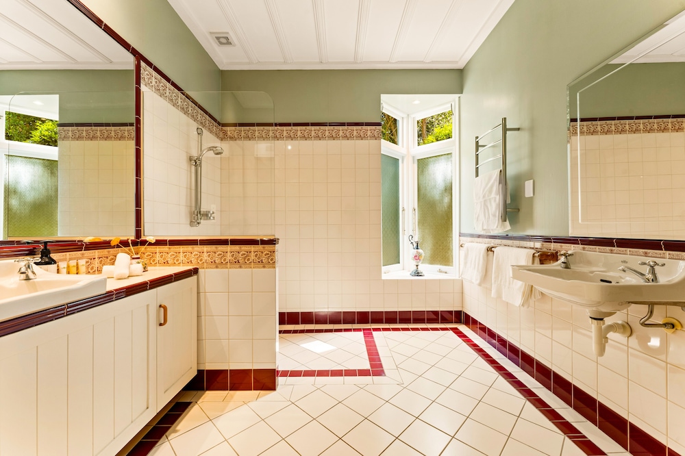 Standard Single Room thumbnail 6