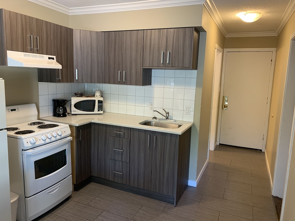 Standard Room, 1 Queen Bed, Kitchenette photo 2