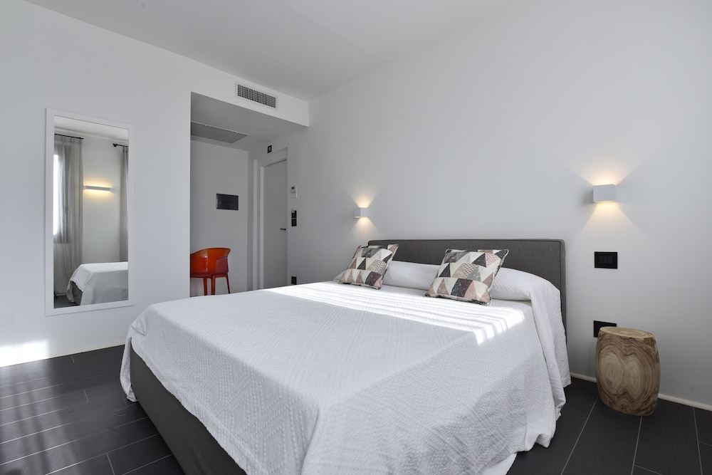 Deluxe Suite, Multiple Beds, Sea View