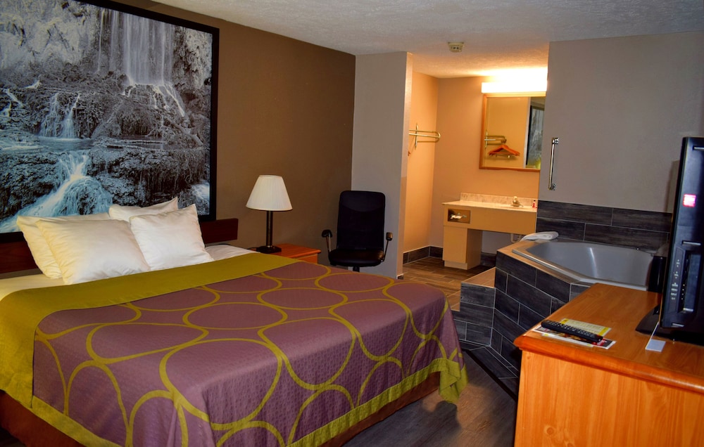 Studio Suite, 1 King Bed, Non Smoking, Hot Tub - Photo 2