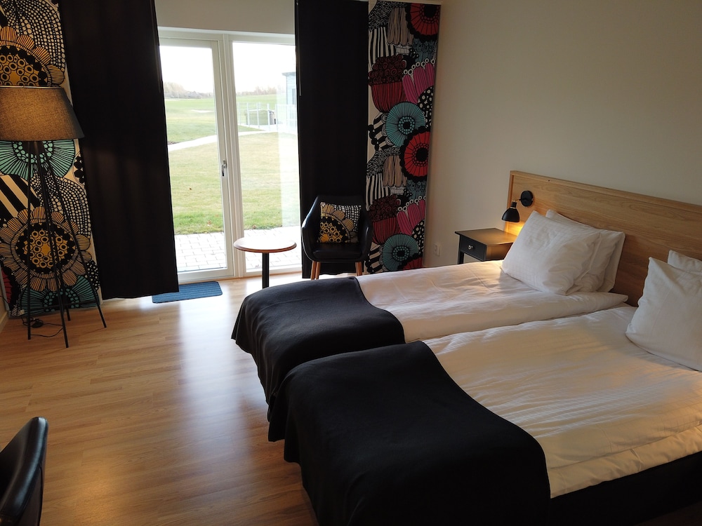 Premium Double Room, 2 Twin Beds, Golf View photo 3